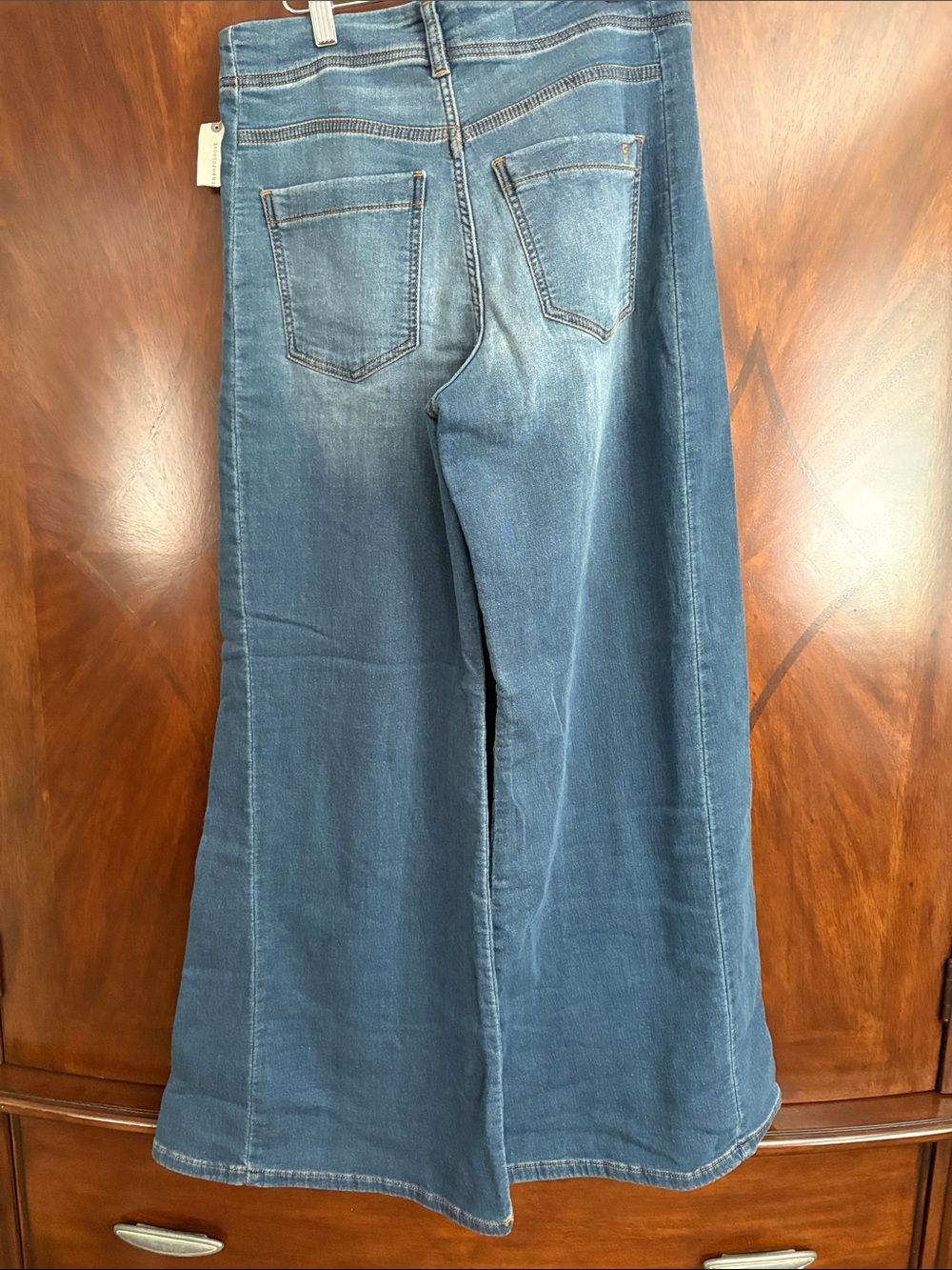 Pilcro Wide-Leg Jeans in Medium Blue Wash
ADI Knit mid-rise flared jeans - Picture 4 of 6